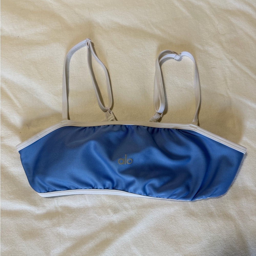 Alo Airlift Charger Bra Clear Blue with White Trim - Picture 4 of 6